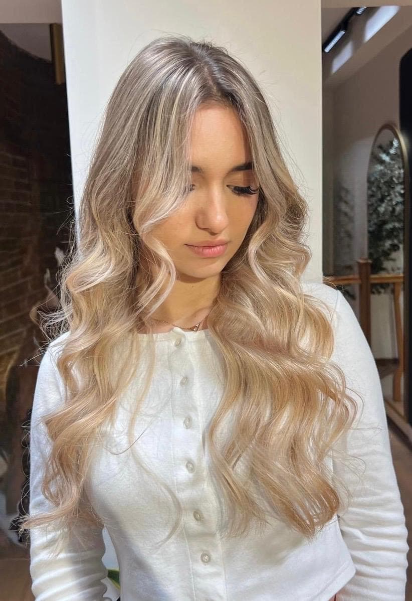 Șuvițe blonde full head realizate la MIVI beauty style București